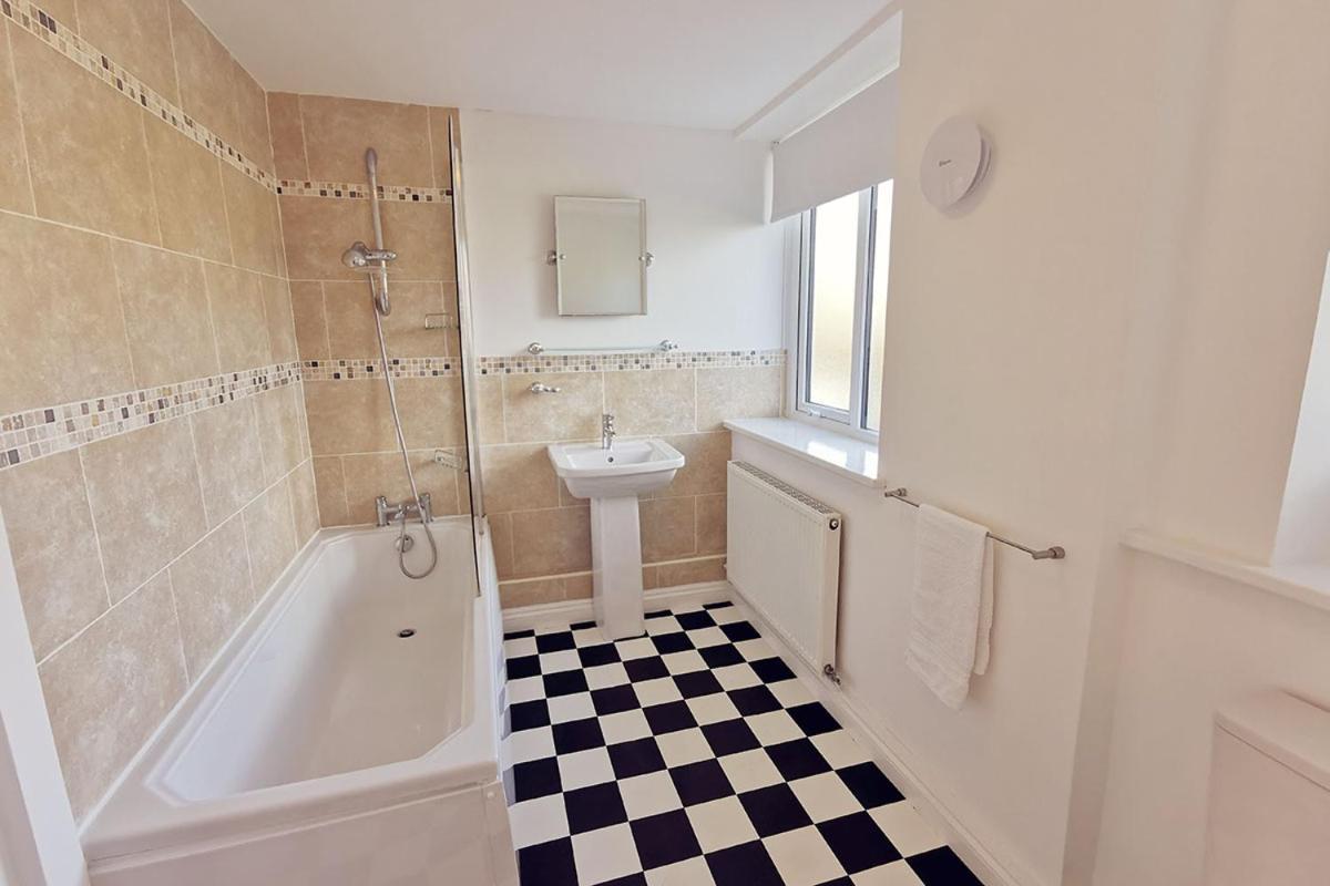 Cae Grugog Cottage-3 Bed-Sleeps 6-Ground Floor Bathroom 特雷杜尔 外观 照片